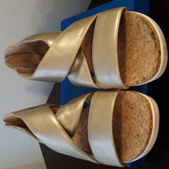 Adrienne Vittadini Gold Sandals - Picture 2 of 9